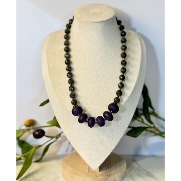 Stunning Labradorite & Ourole Glass Necklace - Picture 5 of 7